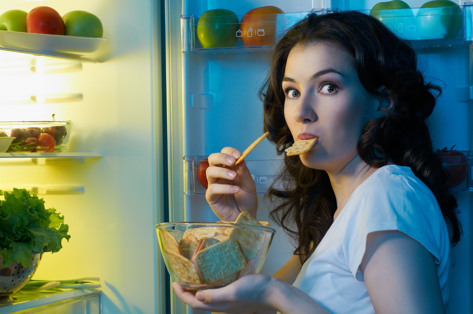 Полезные привычки: 5 советов, как перестать объедаться на ночь