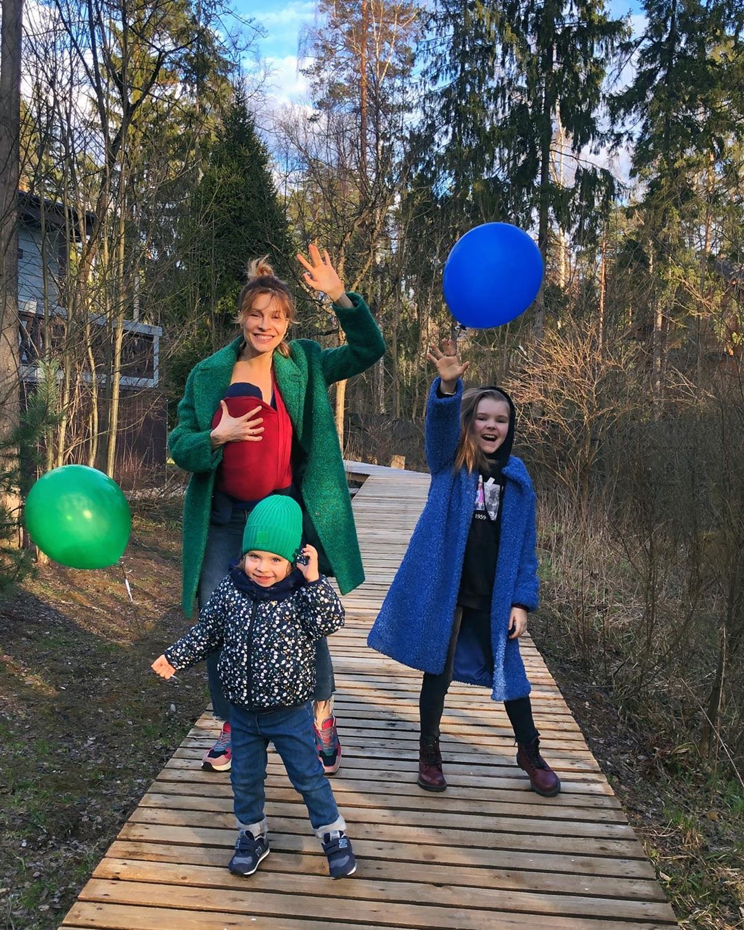 Елена Подкаминская впервые показала всех троих детей