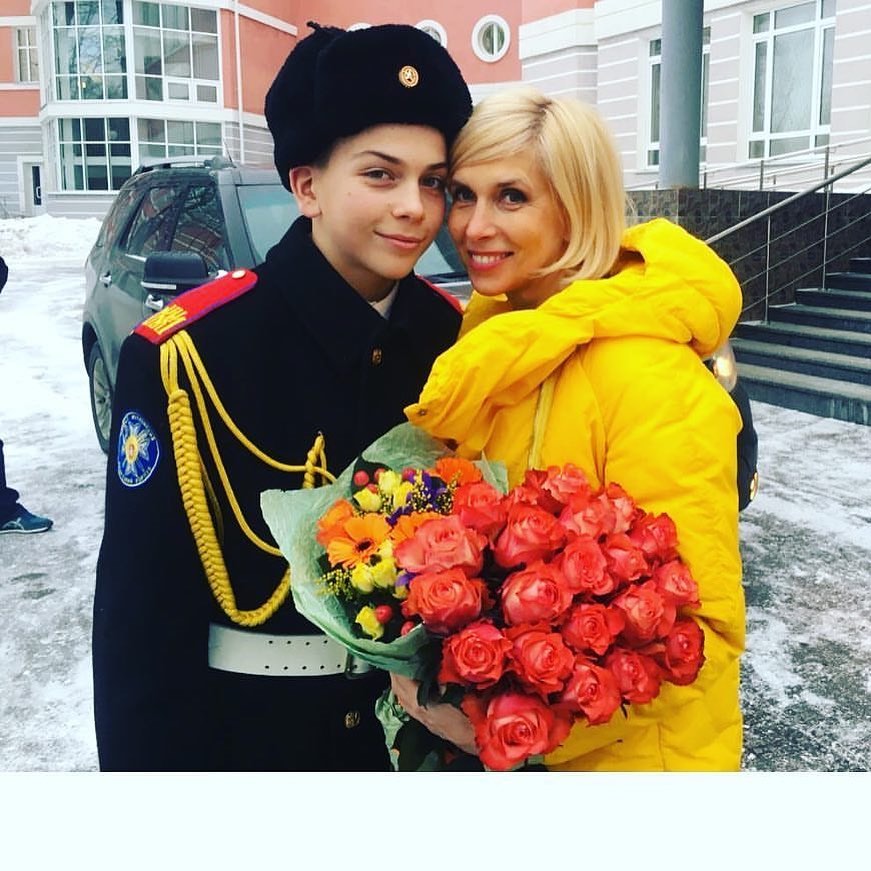 58-летняя Алена Свиридова показала повзрослевшего сына
