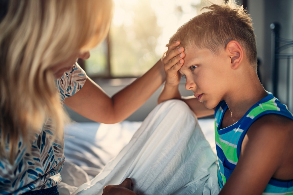 Почему болит голова у ребенка: 8 главных причин