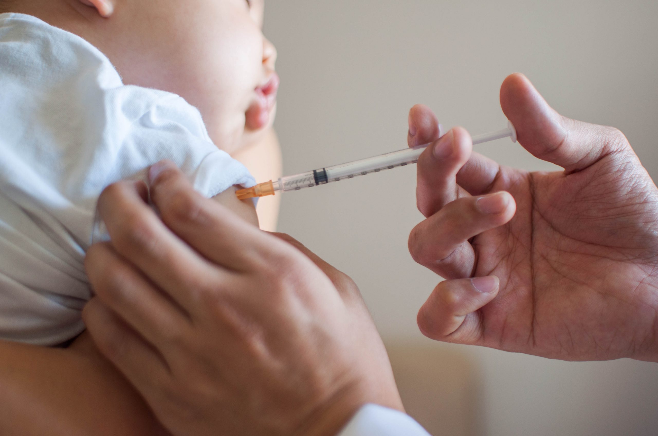 Найдена связь между младенческой прививкой и коронавирусом
