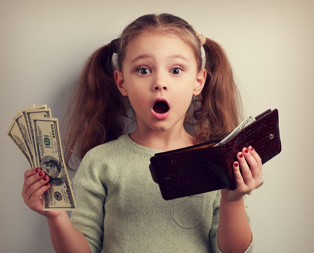 Как научить ребенка правильному отношению к деньгам