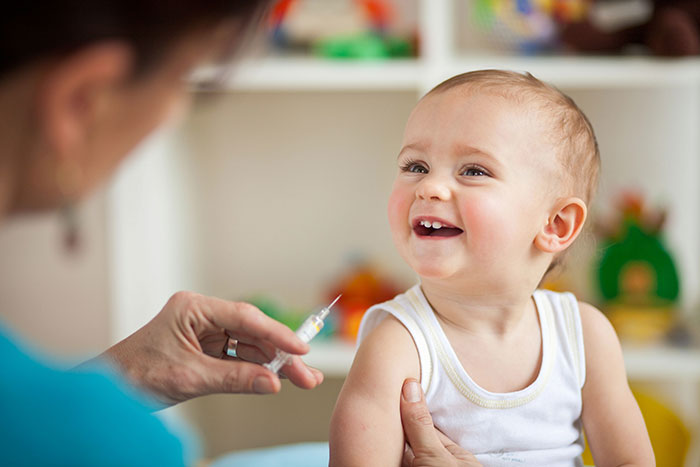 Стоит ли делать детям прививки?