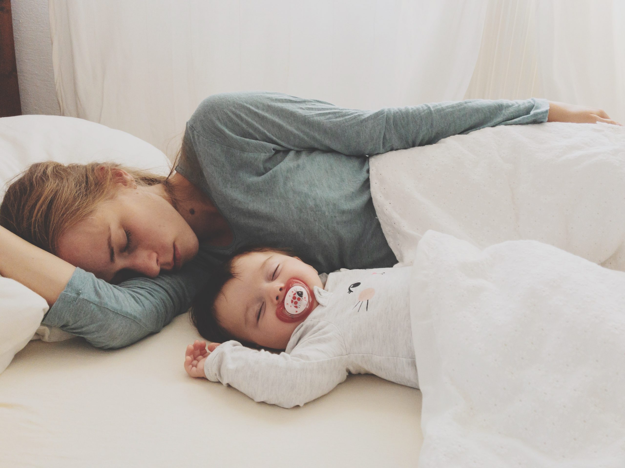 Чем на самом деле грозит недосыпание молодой маме и ее малышу