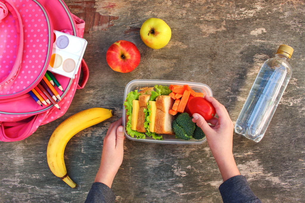 Еда для «пятерок»: чем кормить школьника для лучшей успеваемости