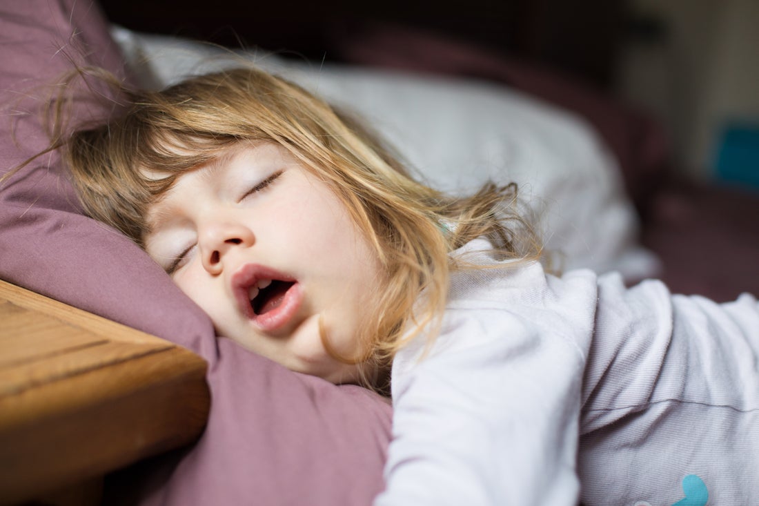 5 способов без слез переселить малыша из маленькой кроватки в большую