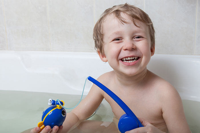 Как вытащить ребенка из ванной: 5 простых приемов
