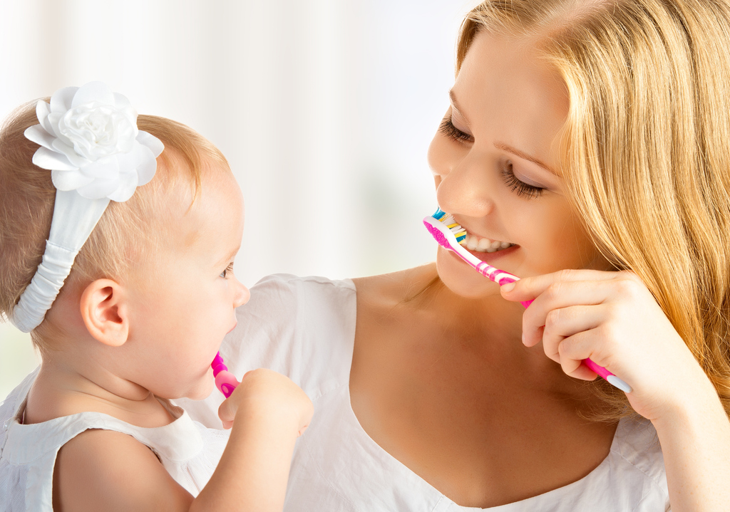 Как правильно чистить зубы детям: 7 самых частых ошибок