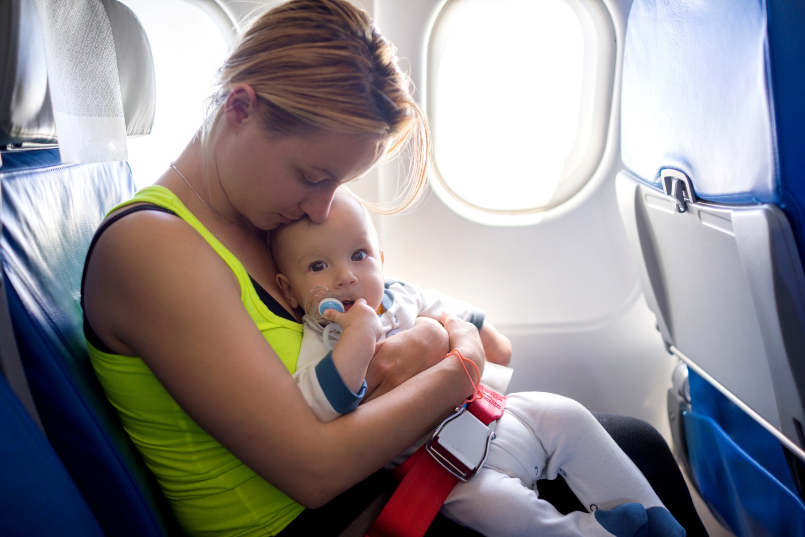 «Можно ли летать на самолете, если у малыша отит?»