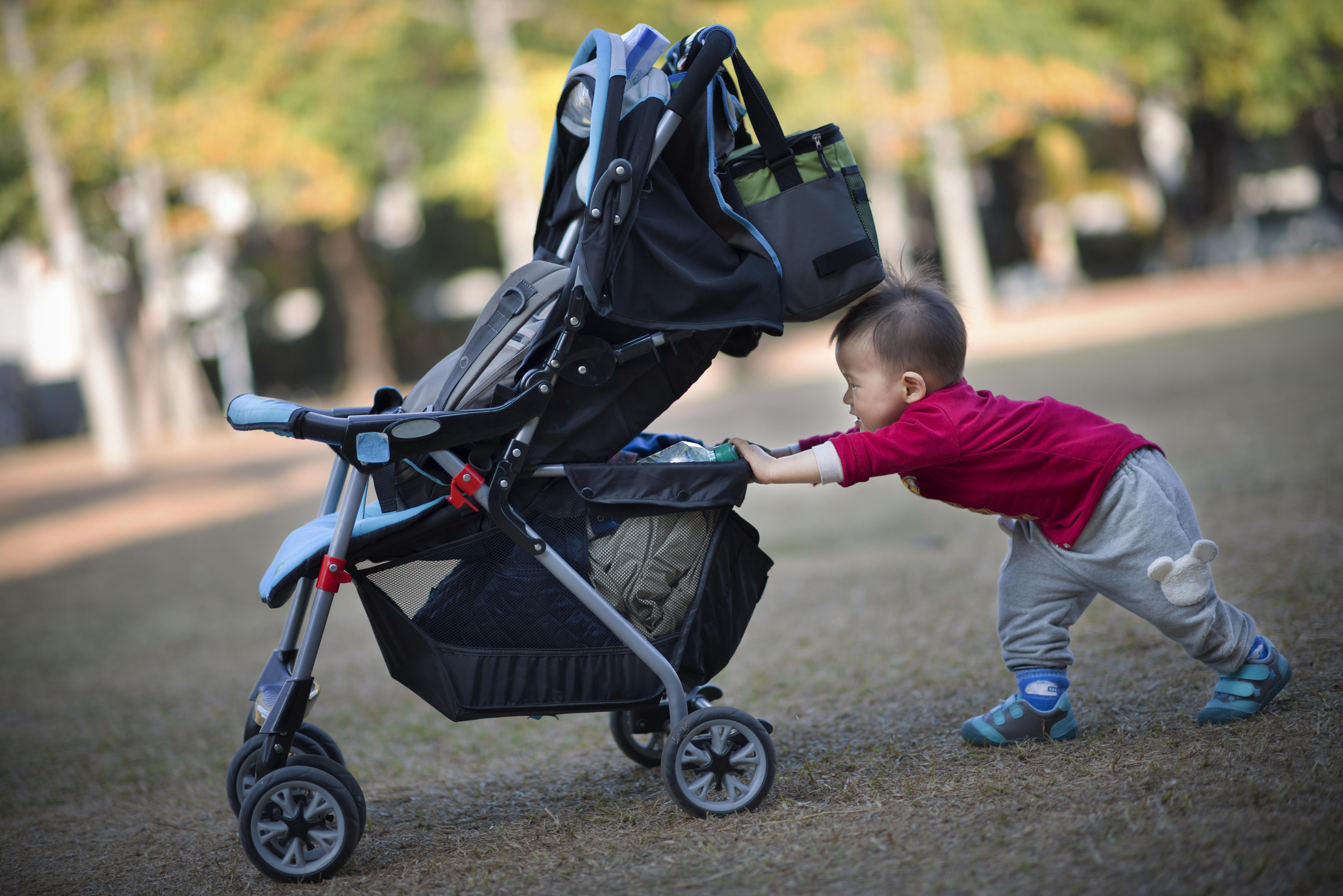 Выбираем «кабриолет» для малыша: топ-10 самых легких прогулочных колясок