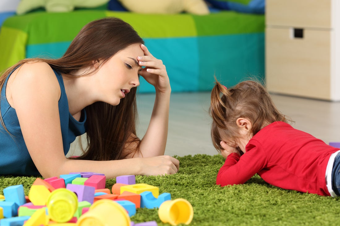 Ребенок бьет маму: как справиться с проблемой