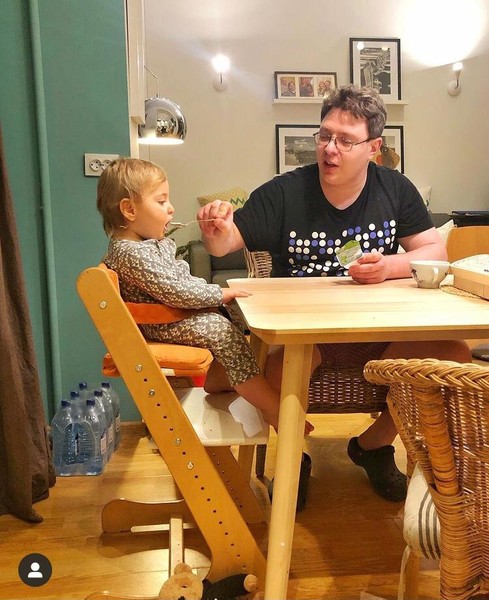 Что будет, если доверить папе покормить малыша: 25 фото и видео