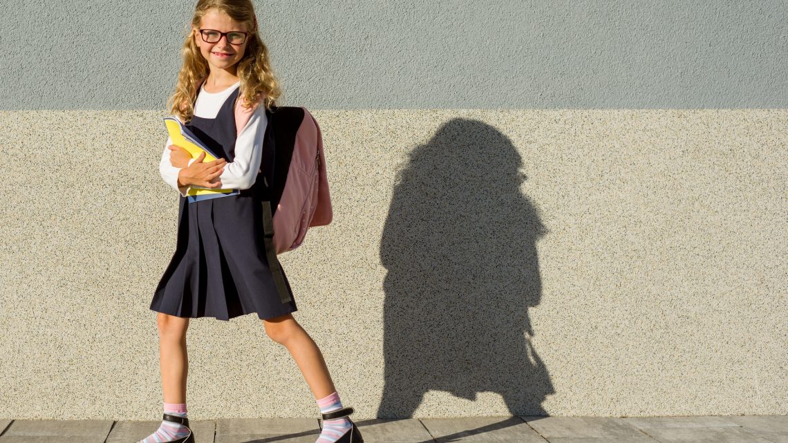 Рвутся, линяют, не дышат: эксперты назвали худшие марки одежды для школьников