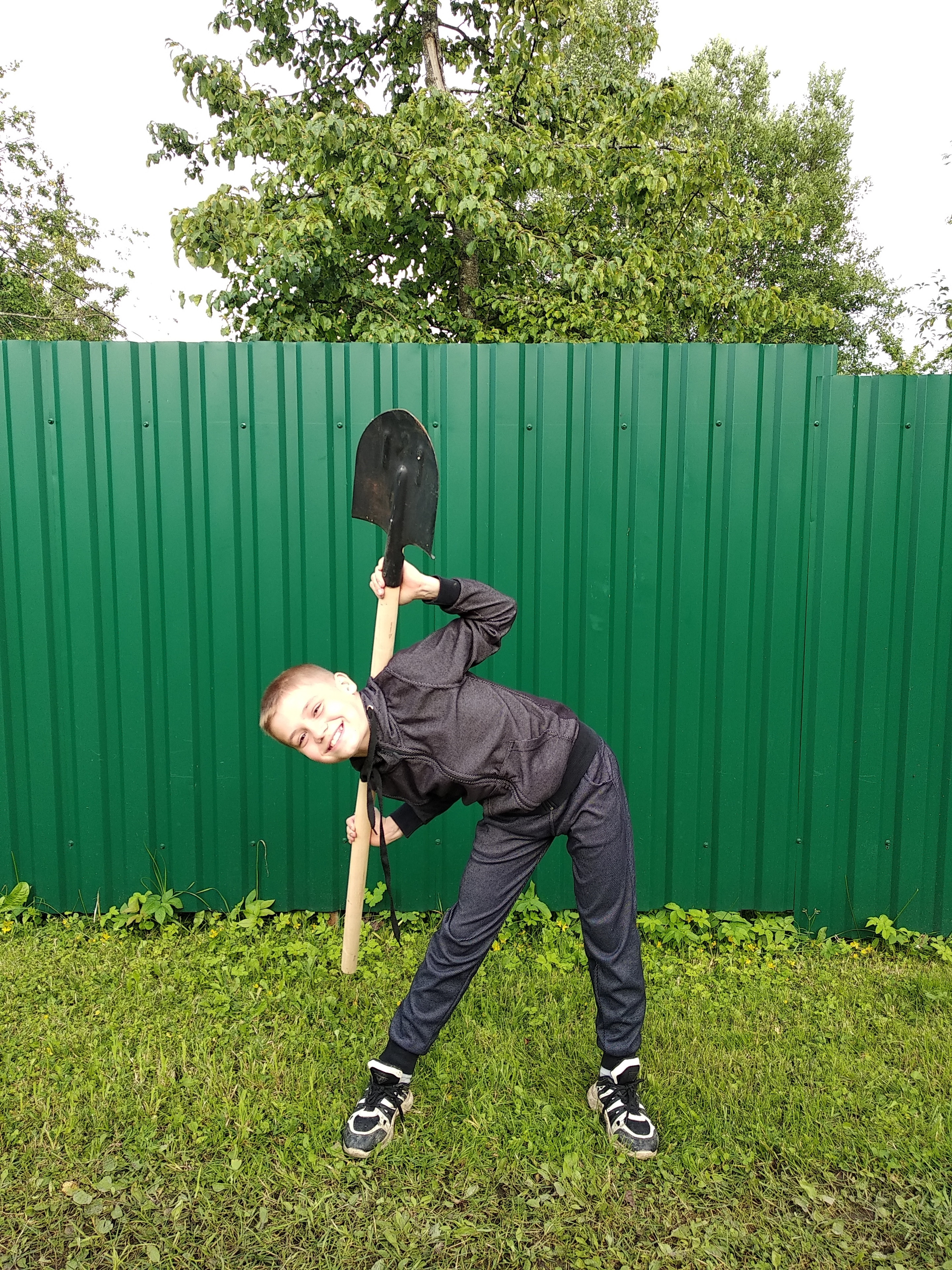 Фото №10 - Спорт на грядке: 5 крутых упражнений с лопатой