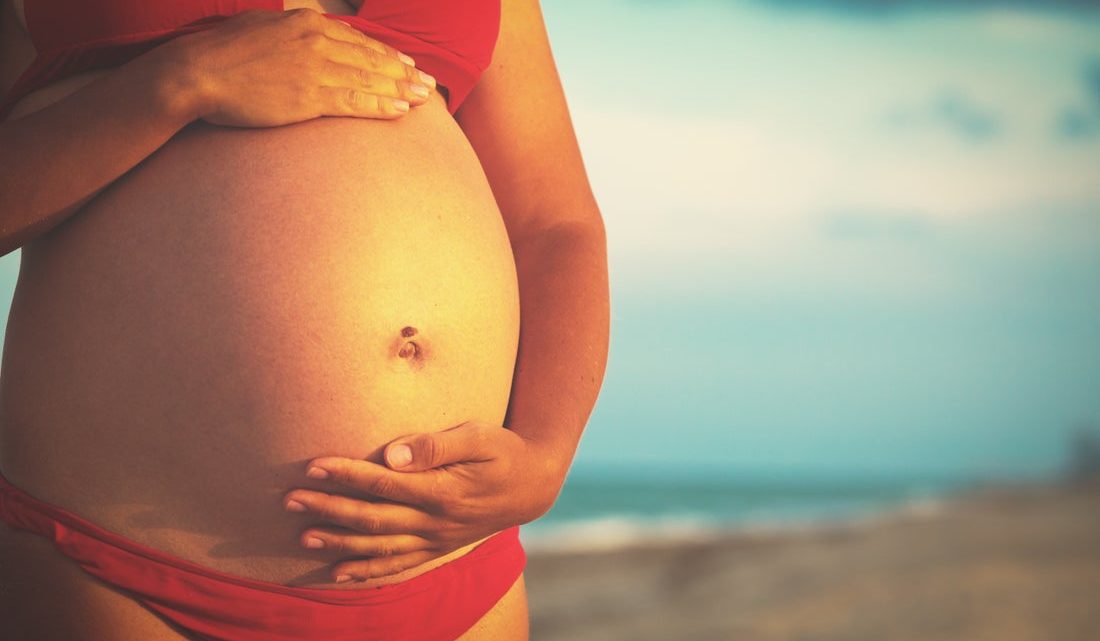 Как загорать беременным: 6 советов от велнесс-эксперта