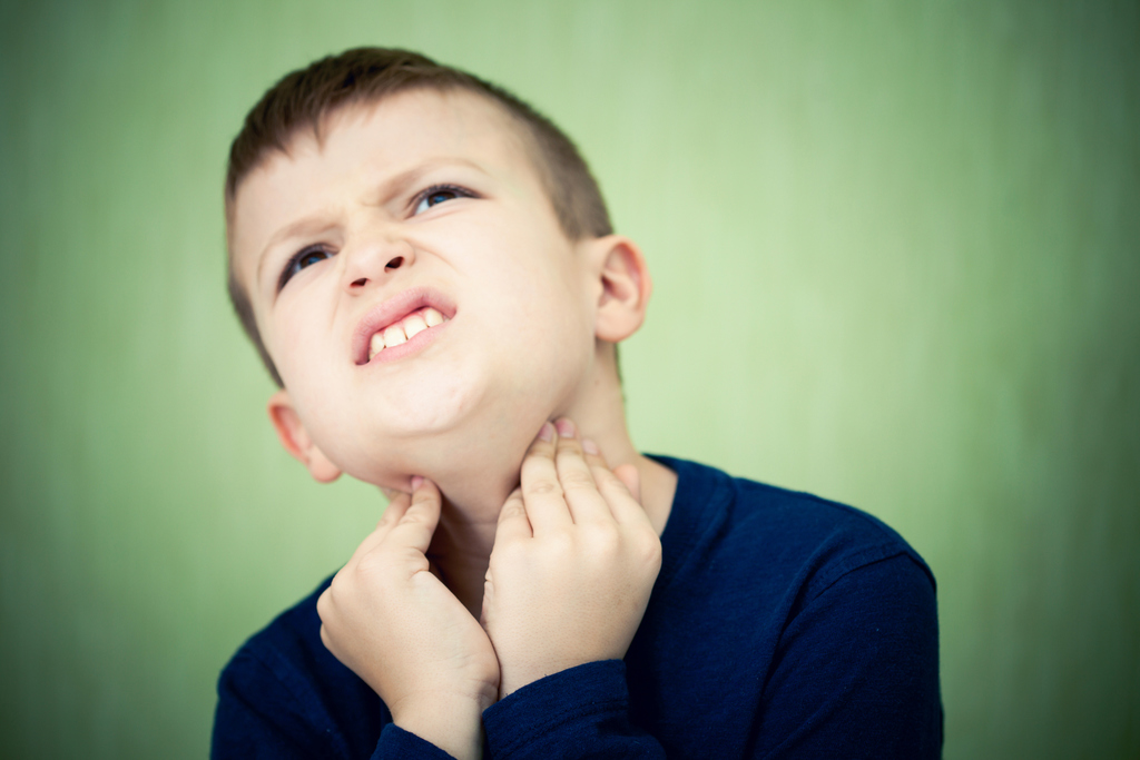 Фото №1 - У ребенка болит горло: чем лечить