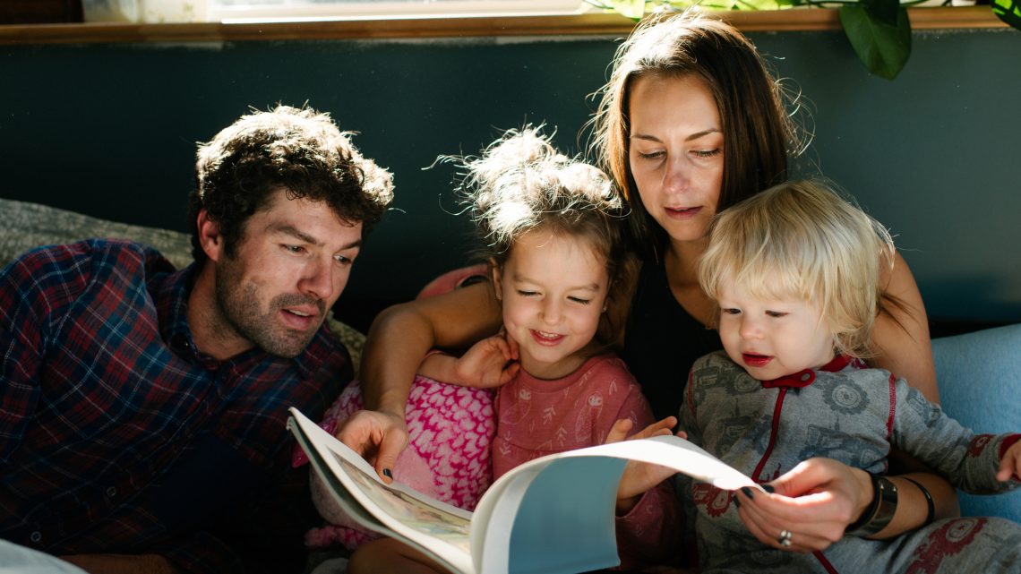 Что почитать вместе с ребенком: 13 книжных новинок для всей семьи