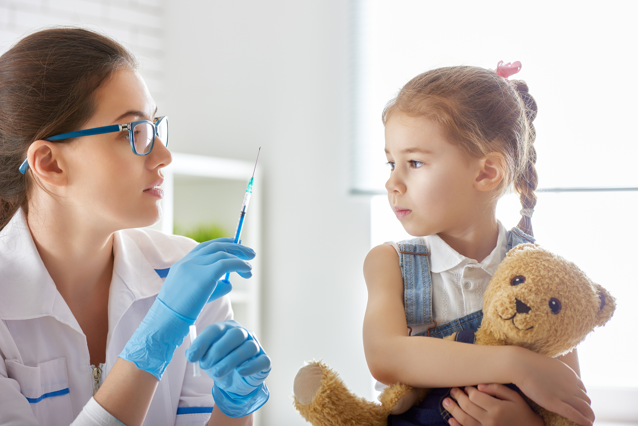Роспотребнадзор сообщил о разработке специальной вакцины от COVID-19 для детей