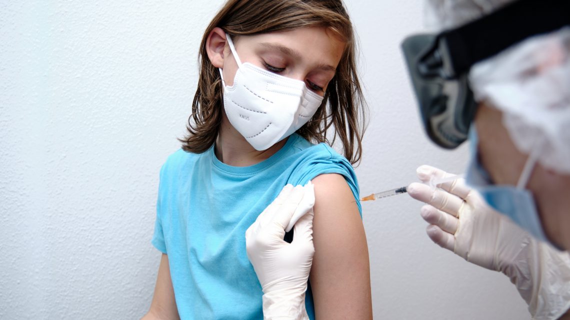 Вакцина от коронавируса для детей появится в России к середине сентября