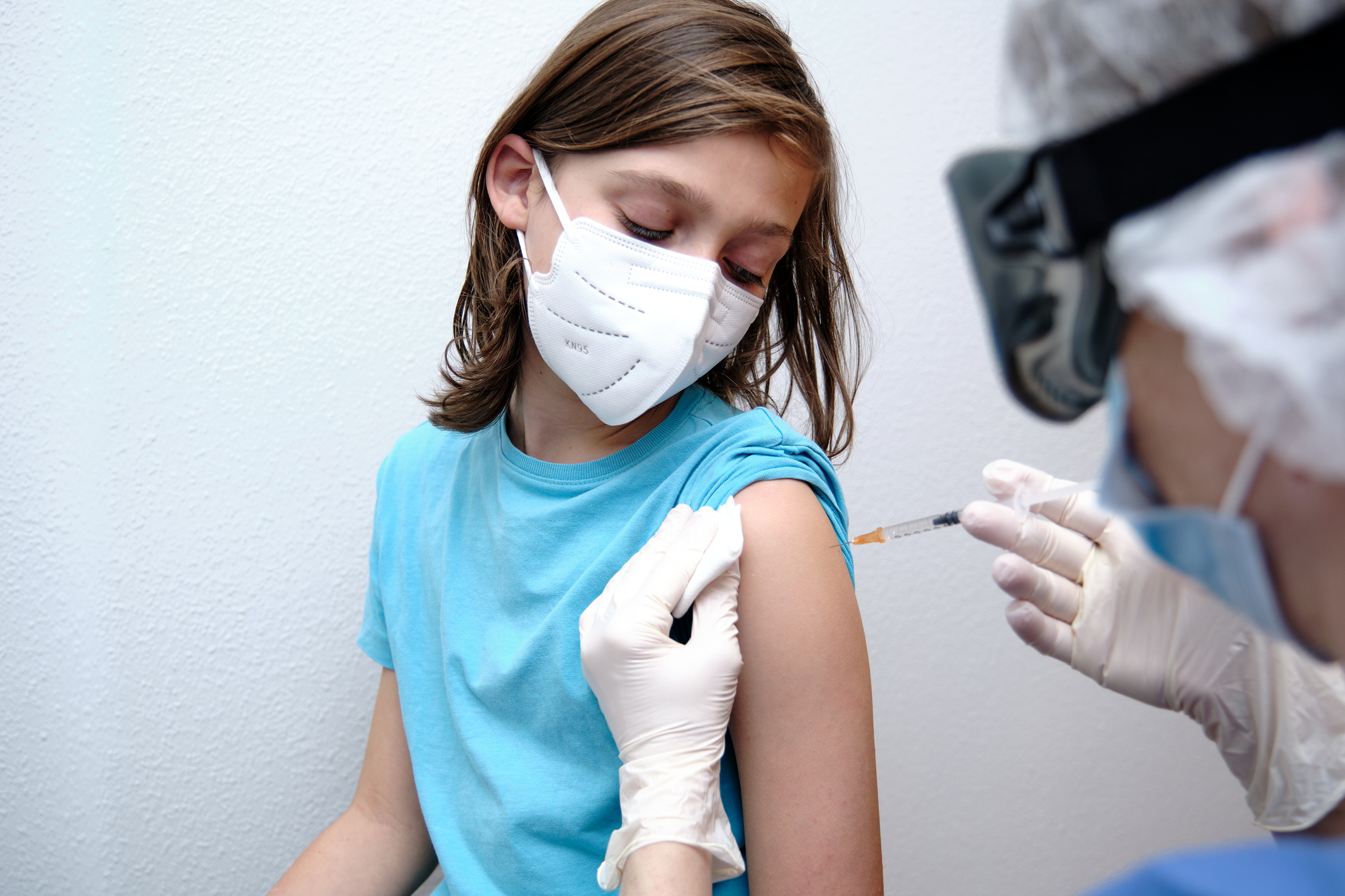 Фото №1 - Вакцина от коронавируса для детей появится в России к середине сентября