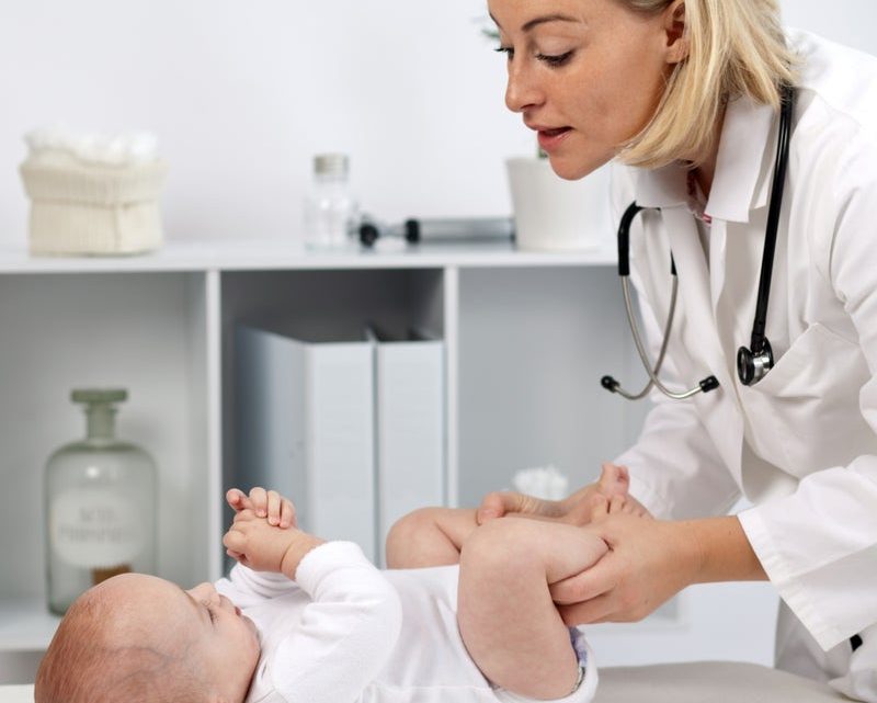 У ребенка болит живот: в чем может быть причина — объясняет гастроэнтеролог