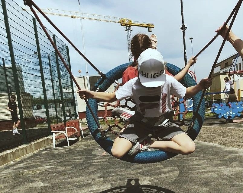 В Петербурге с детской площадки выгнали детей-аутистов: скандал попал на видео