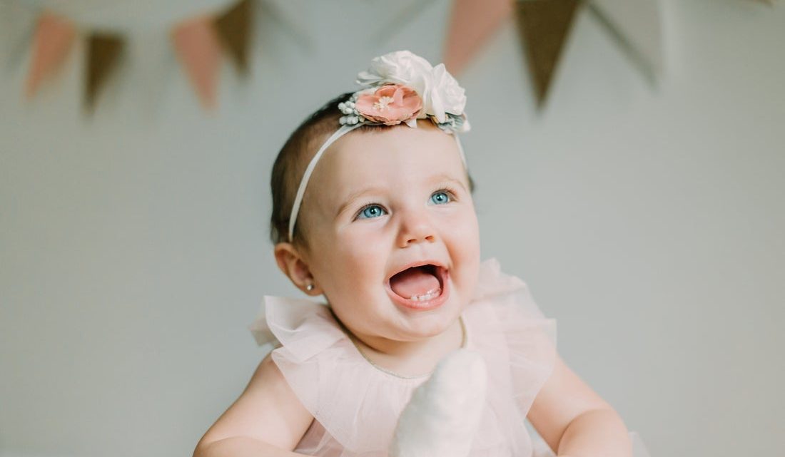Ребенку годик: нужно ли отмечать первый день рождения малыша — мнение психолога