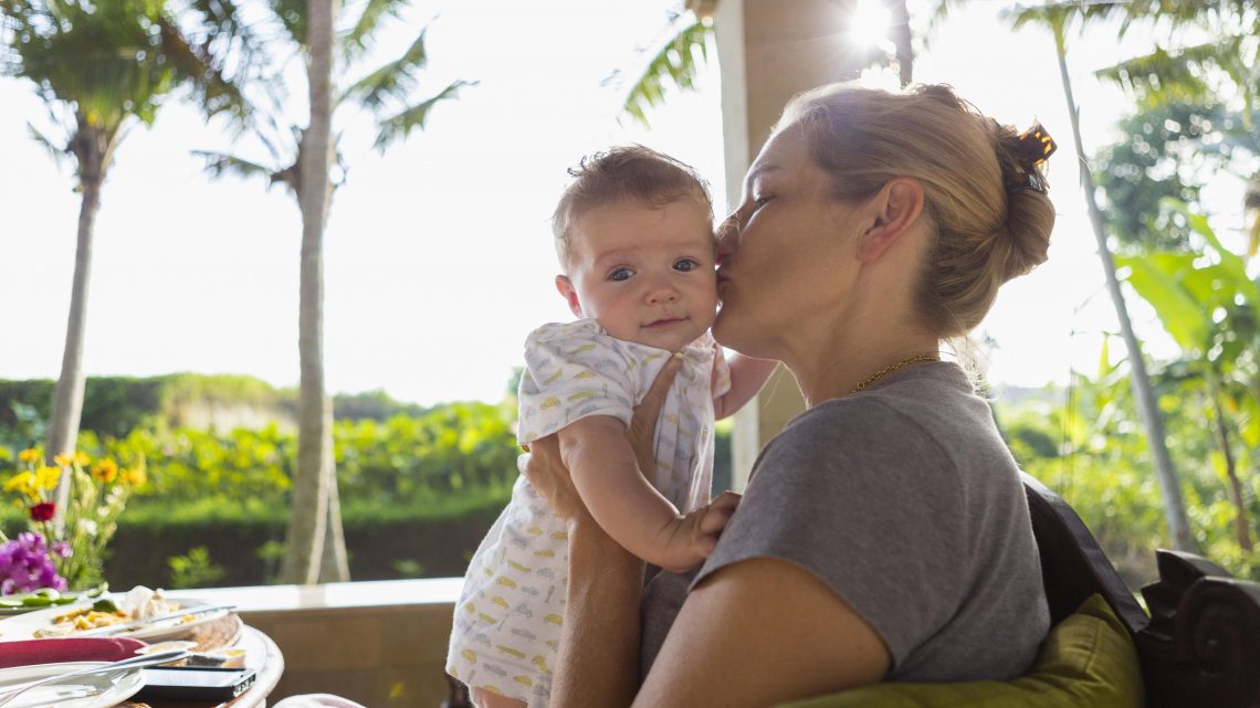 Маме нужно к морю: ТОП-5 лучших направлений для отдыха с младенцем