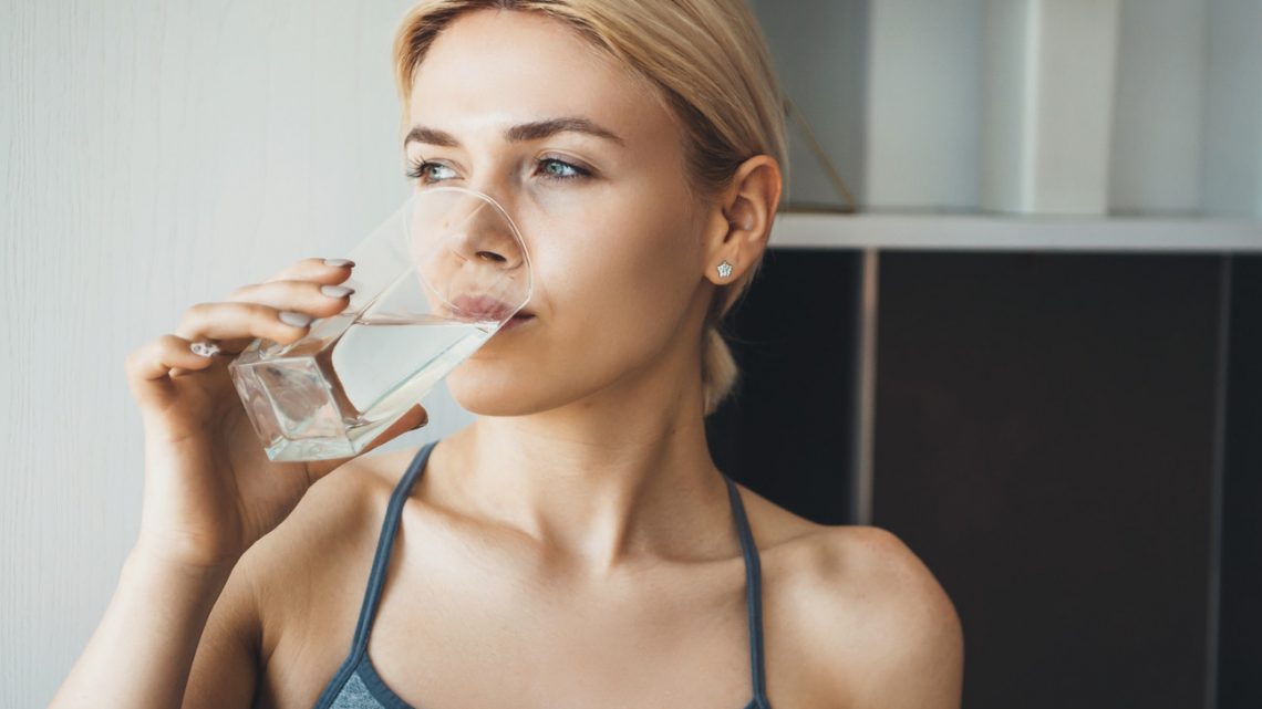 6 неочевидных признаков, что вы пьете слишком мало воды