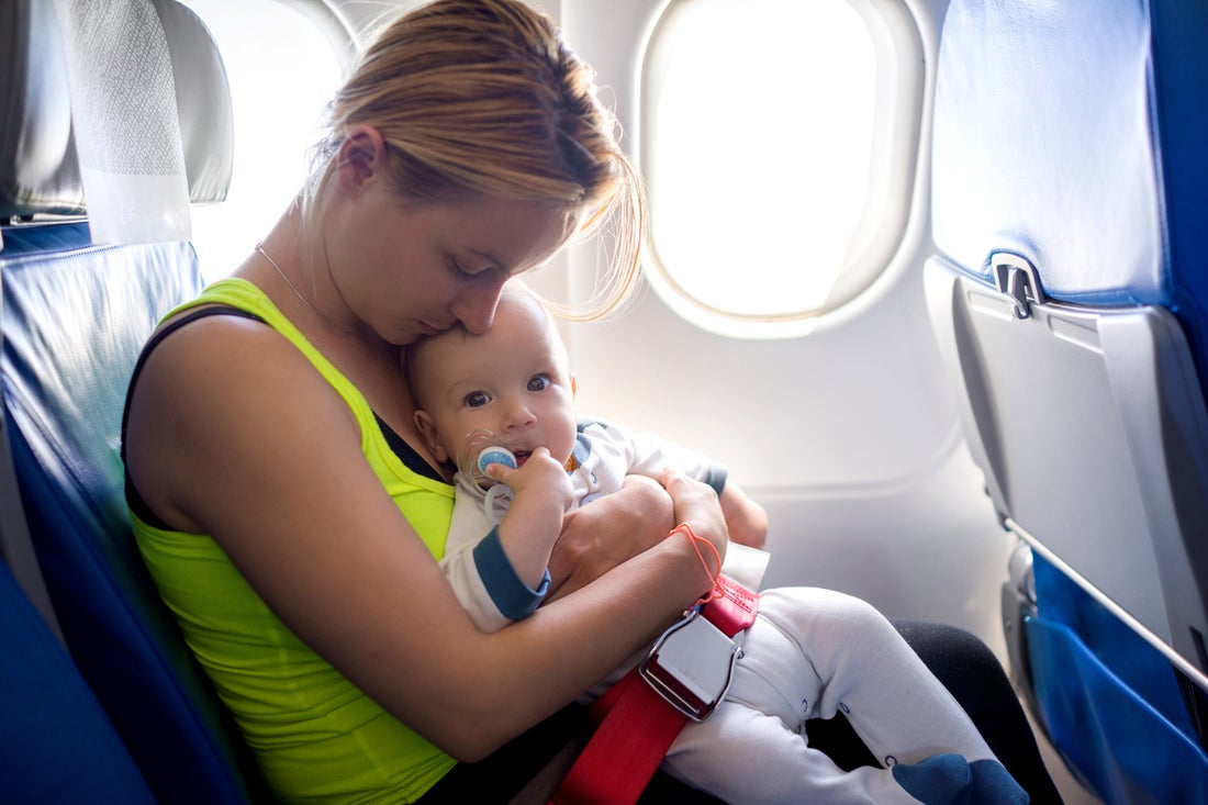Фото №1 - Вопросы доктору: можно ли лететь на самолете, если у малыша отит