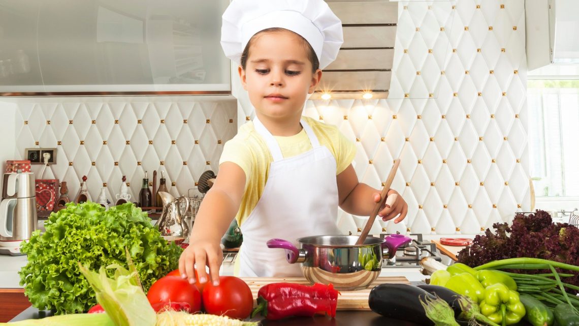 С какого возраста ребенок может готовить и пользоваться плитой