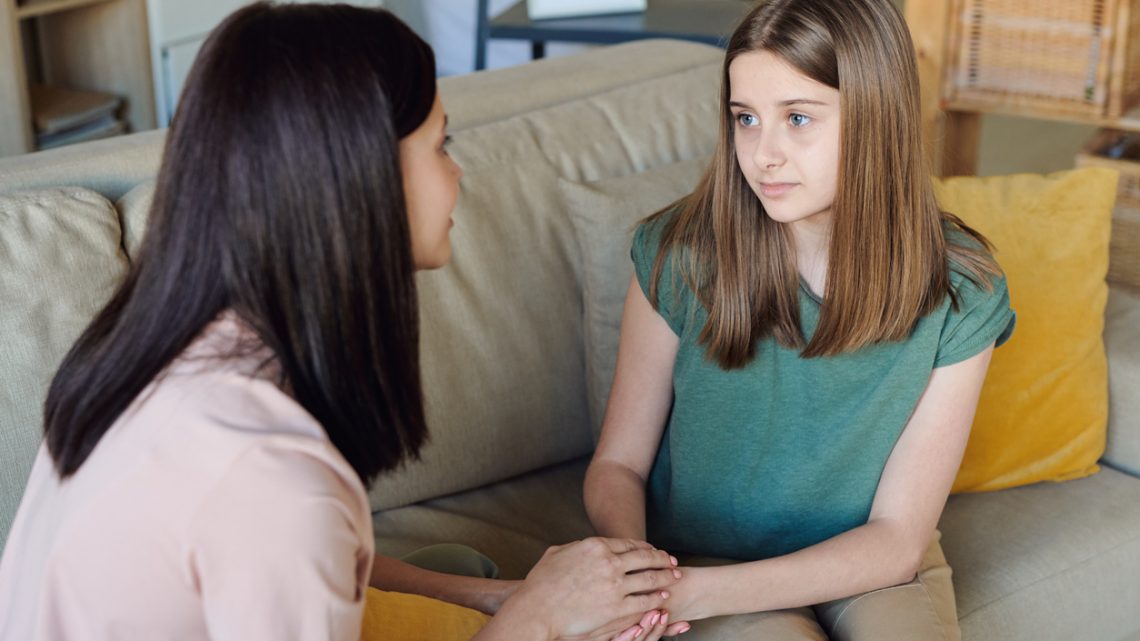 Советует психолог: как вести себя родителям подростков, которые столкнулись с трудной ситуацией