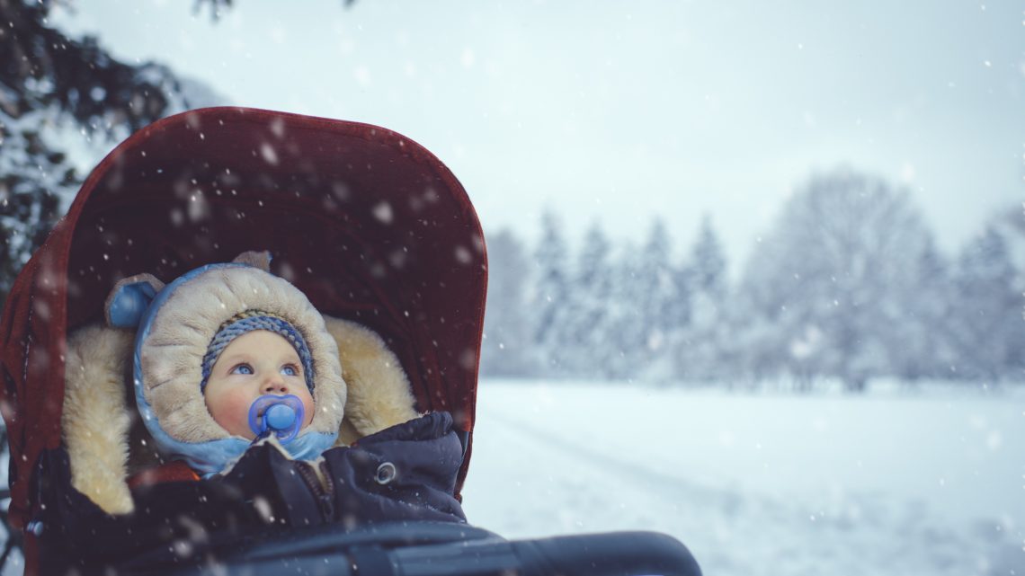 6 вещей, которые нужно купить малышу для зимних прогулок