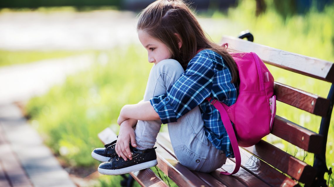 Ортопед рассказала, как школьный ранец может вызвать головную боль у ребенка