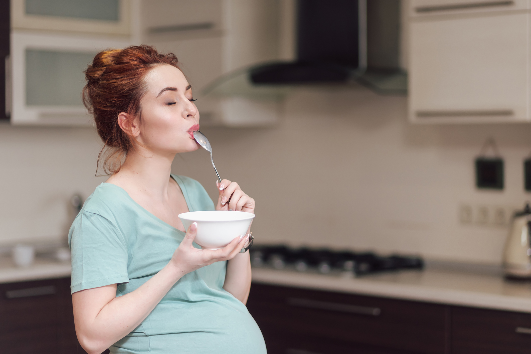 Фото №1 - Какой еды и почему чаще всего хочется беременным