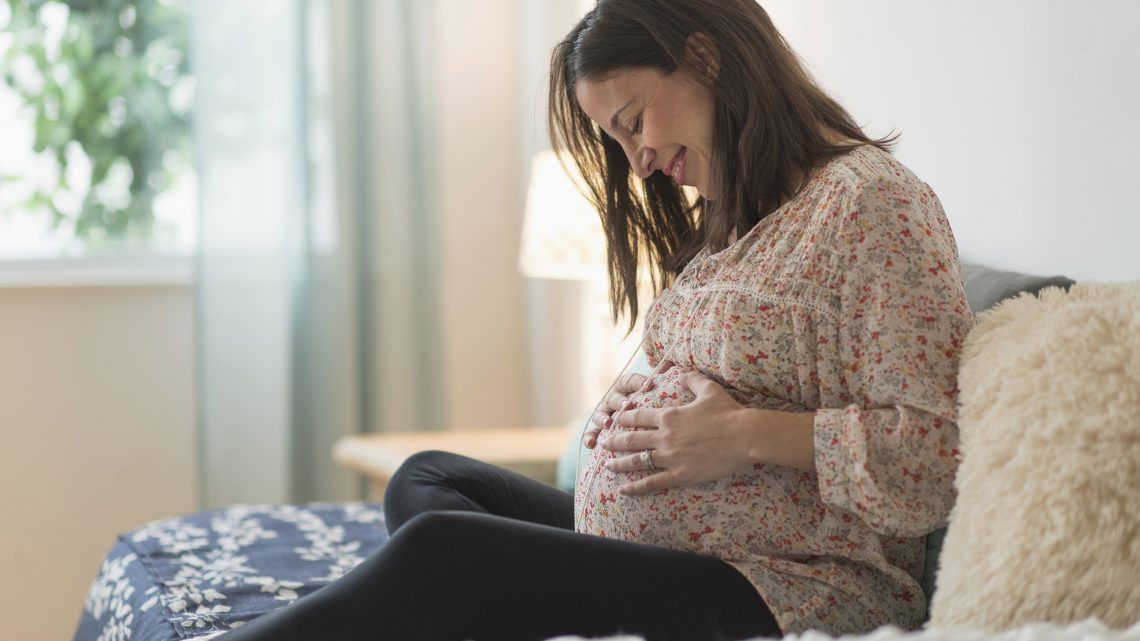 «Договорилась с будущим ребенком о дате родов»: 10 невероятных историй мам