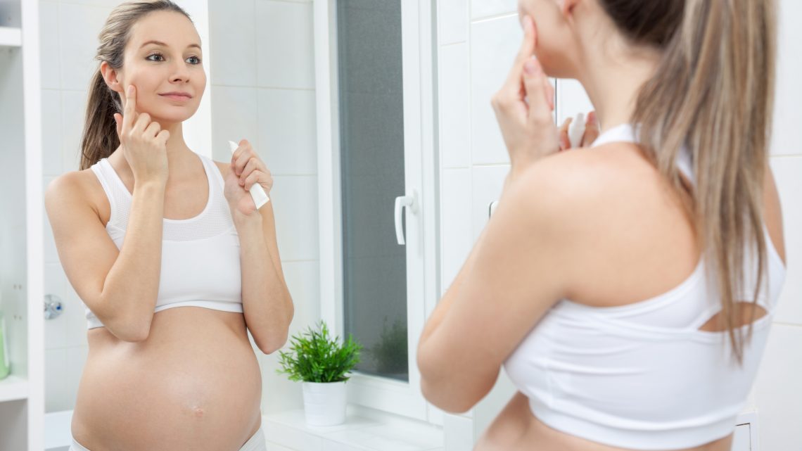 «Как справиться с прыщами во время беременности?»