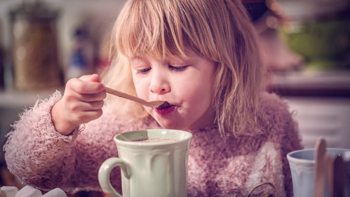 Напиток нашего детства: польза и вред какао для ребенка