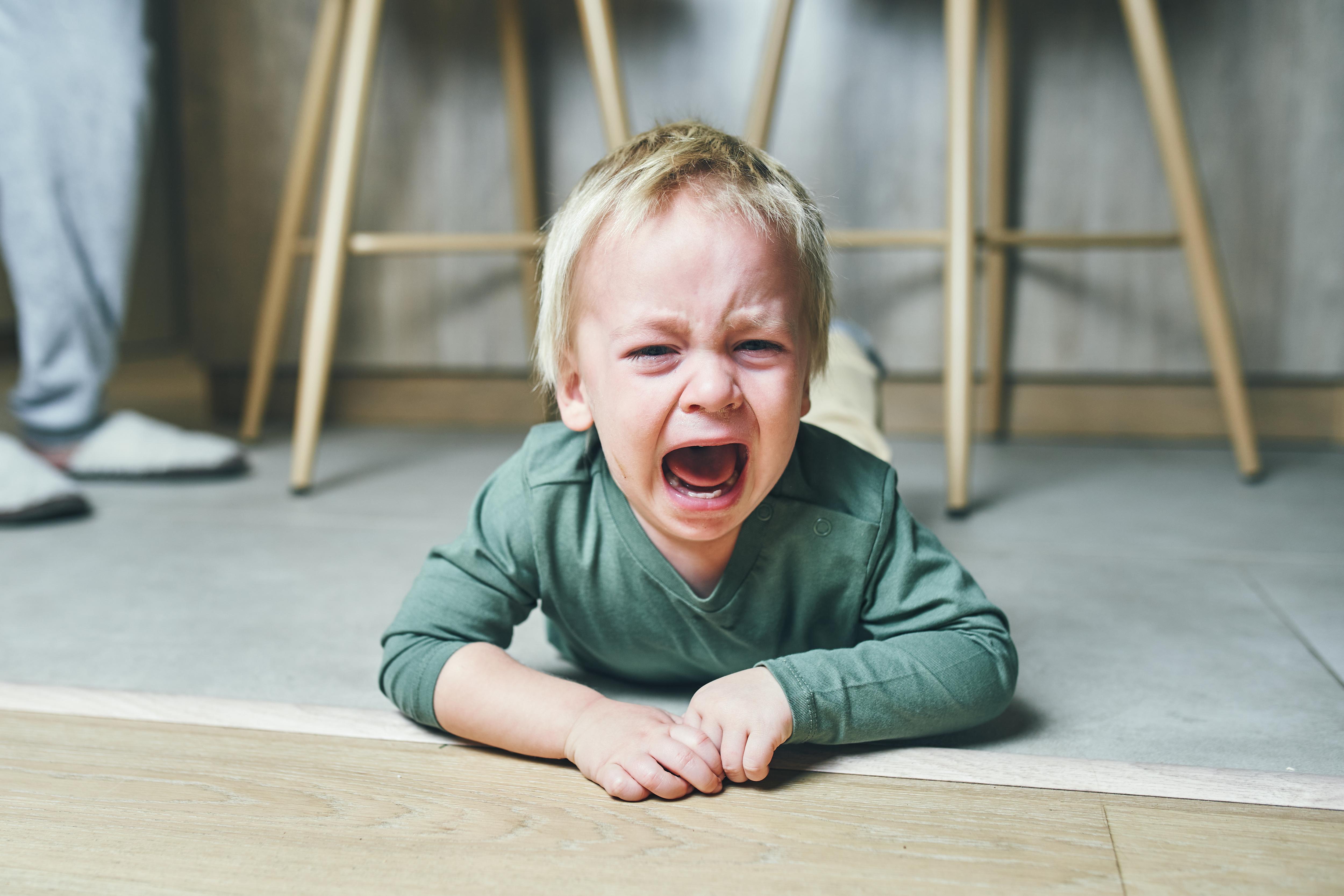 ошибки мам, которые провоцируют капризы и истерики у ребенка, ребенок капризничает что делать, у ребенка истерика как успокоить, почему возникает