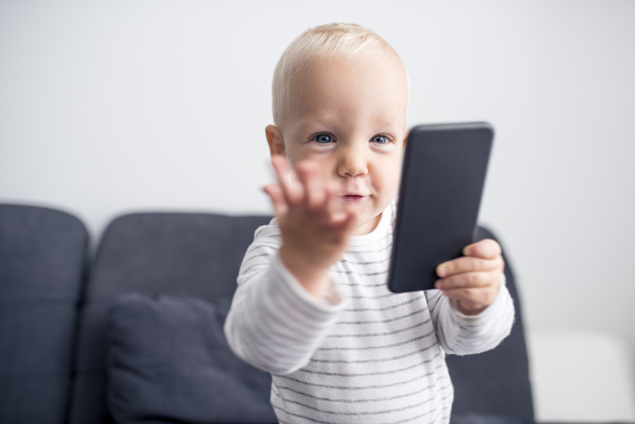 Фото №2 - Невидимый третий: как экран телефона влияет на восприятие мамы малышом