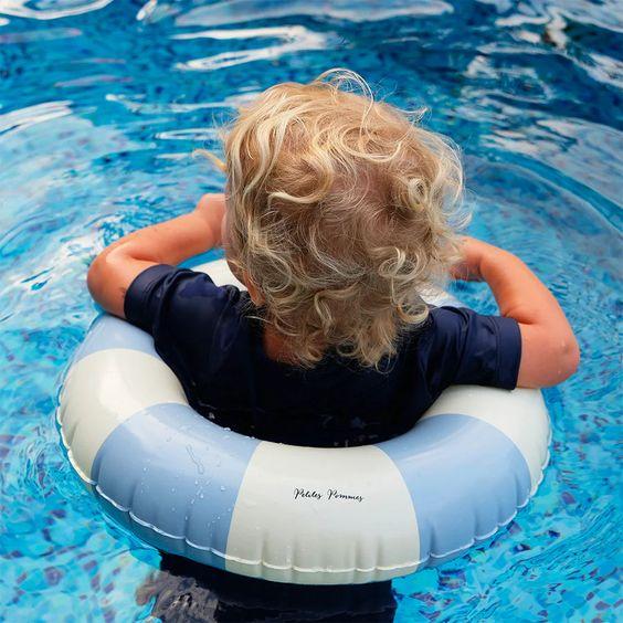 Когда учить ребенка плавать и что делать, если он боится воды