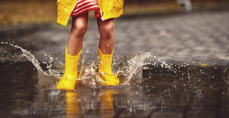 12 пар самых ярких резиновых сапог: чтобы прогулки под дождем были веселее