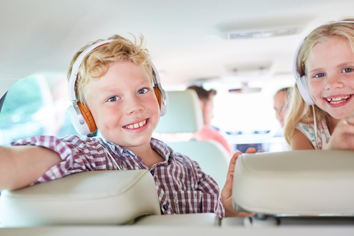 5 аудиокниг, которые нескучно послушать с детьми в дороге