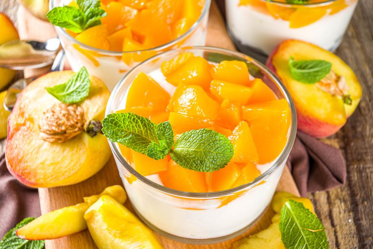 Сливочная панна котта с персиковым желе: летний десерт за 5 минут