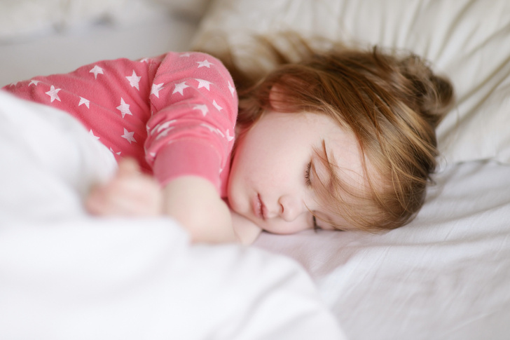 Какие 2 вещи помогают ребенку спать дольше: новое исследование