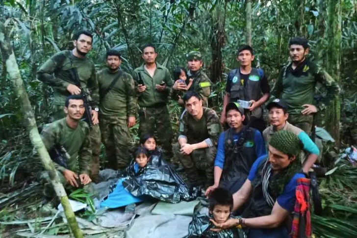 Четверых детей нашли в джунглях Колумбии после 40 дней поисков — младшему исполнился год