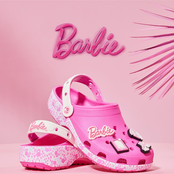 Crocs выпустили обувь в стиле Барби