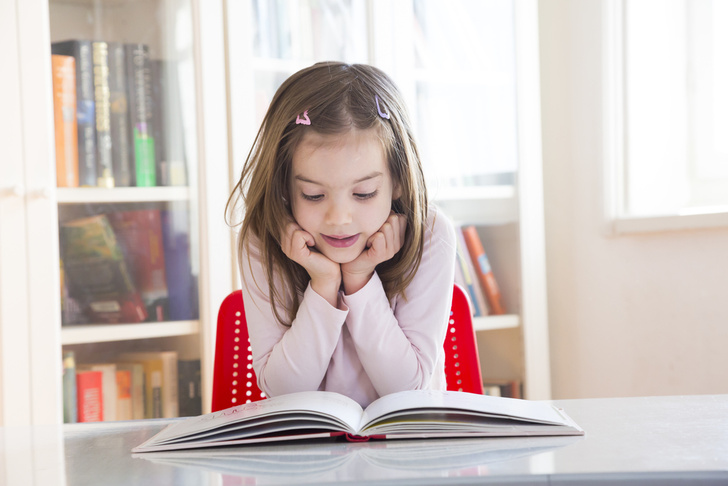 Когда пора учить ребенка читать и как лучше это делать: обзор методик