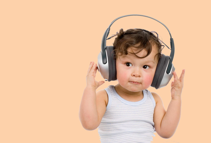 Лор отметил снижение слуха у четверти детей — во всем виноваты наушники
